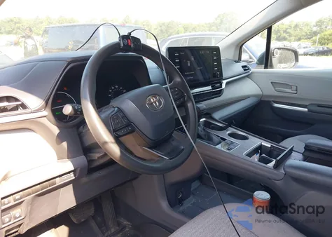 2022 Toyota Sienna Le z USA, uszkodzony, nr VIN 5TDKRKEC0NS129115